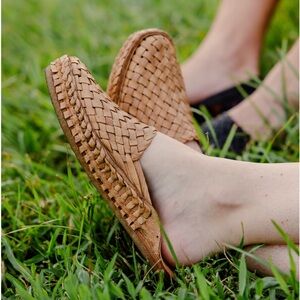 Mohinders Women’s Woven Slide in Natural Leather Size 6